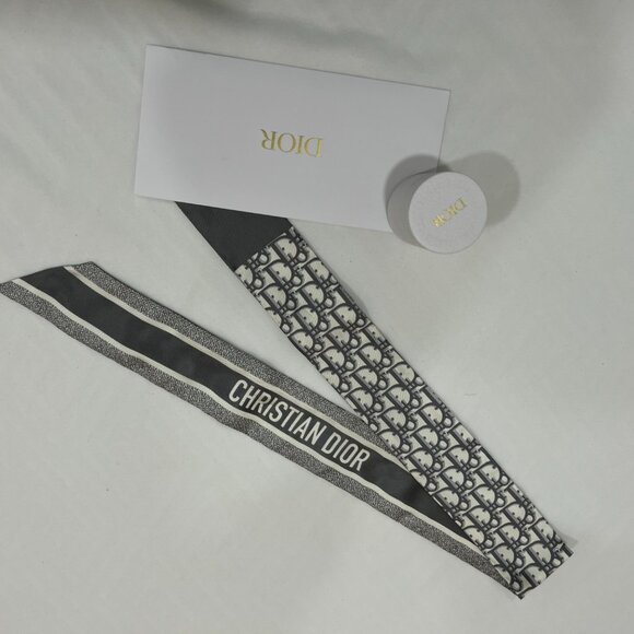 Dior Scarf - Picture 1 of 8